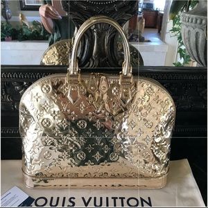 alma shaped bolsa